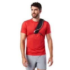 Nathan Limitless Run Sling 8L Pack - Black/Ribbon Red 8 Nathan Limitless Run Sling 8L Pack - Black/Ribbon Red -Sports Store NS30430 00186 RunSling8L onBody 1