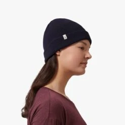 On Running Unisex Merino Beanie - Navy -Sports Store merino beanie fw19 navy mw g2